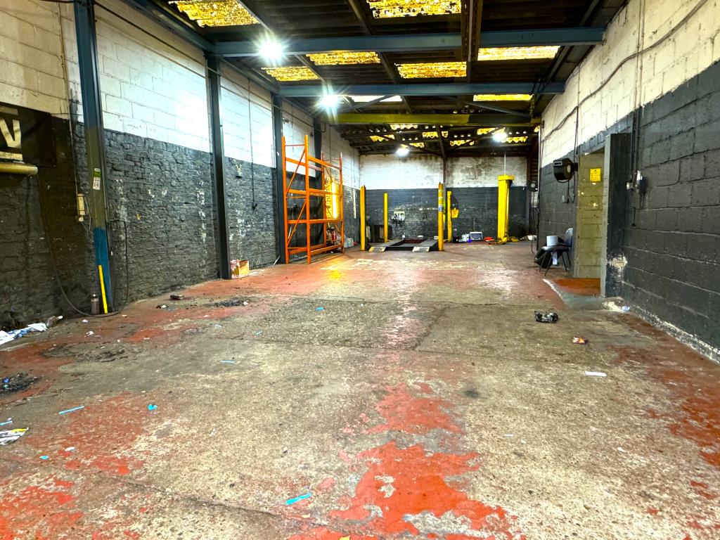 Lot: 58 - FREEHOLD CAR GARAGE/MOT CENTRE - Workshop space with two lifts